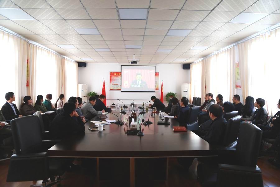 1508402139552056.jpg 集中收看党的十九大(上传).jpg