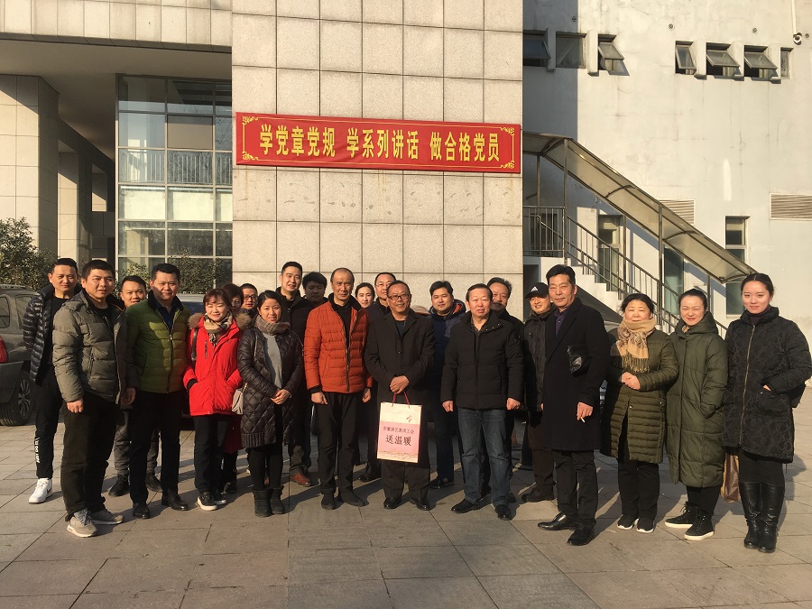 何书记上传.jpg